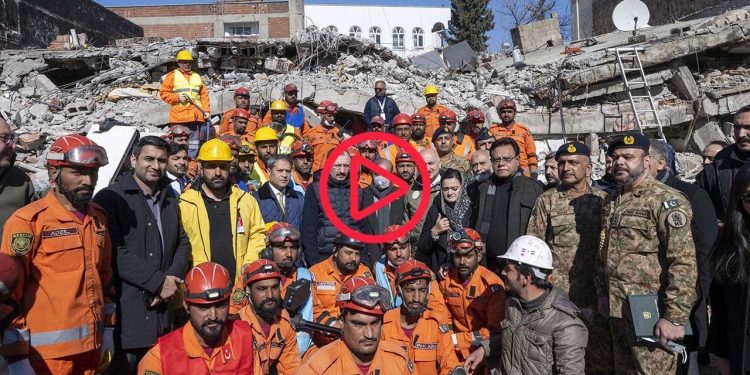 Pakistan Başbakanı deprem bölgesini ziyaret etti