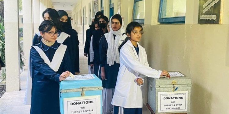 Pakistan'da Türkiye'deki depremzedeler için yardım kampanyaları başlatıldı