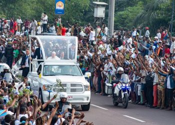 Papa Francis’ten dünyanın zengin güçlerine mesaj: Afrika’dan elinizi çekin