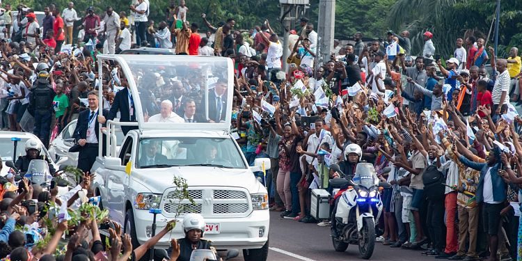 Papa Francis’ten dünyanın zengin güçlerine mesaj: Afrika’dan elinizi çekin