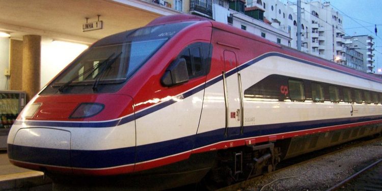 Portekiz'de demiryolu çalışanları grevde: Seferlerin yarısı yapılmadı, hayat felç oldu