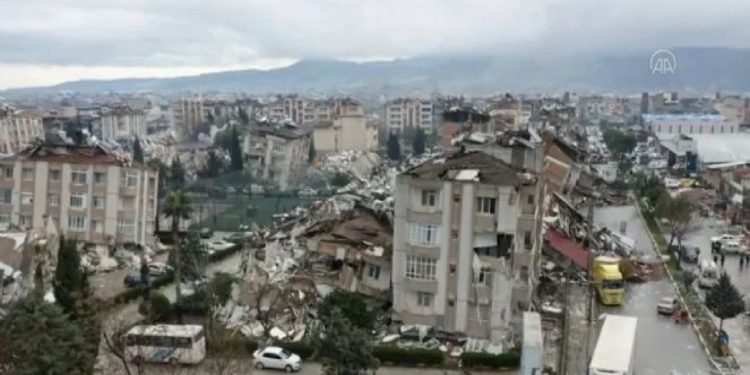 Prof. Dr. Alpay Azap: Deprem bölgesinde salgın tehdidi var