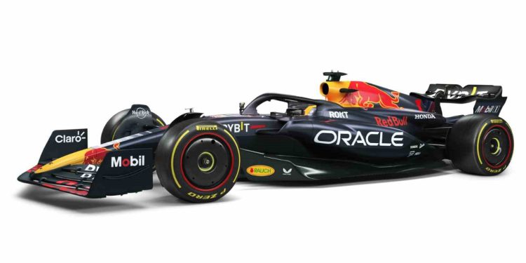 Red Bull yeni aracını tanıttı