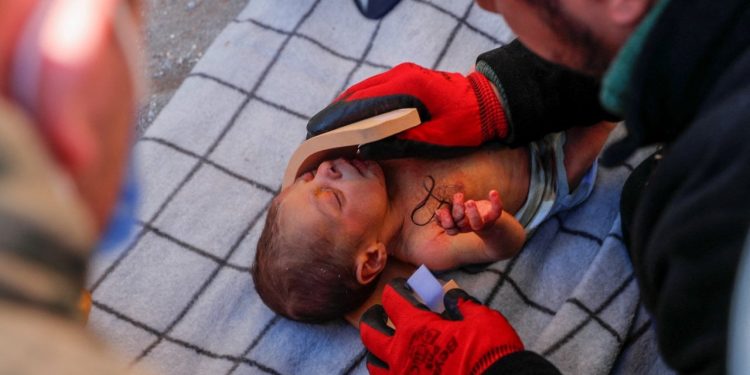 Reuters objektifinden deprem bölgesi