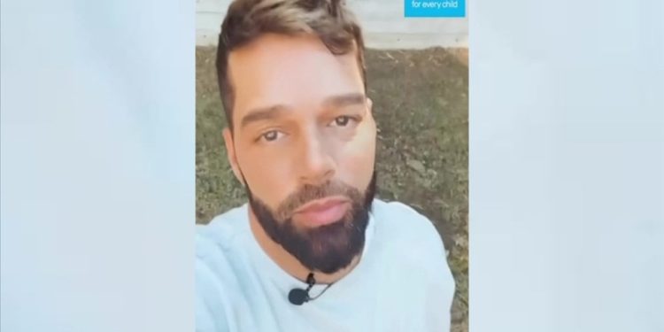 Ricky Martin'den depremzede çocuklar için yardım çağrısı