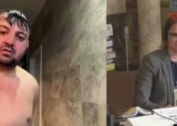 Roman milletvekili toplantıya çıplak katıldı!