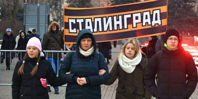 Rus şehrinin sakinlerinden üçte ikisi, Volgograd'ın tekrar Stalingrad olmasını istemiyor