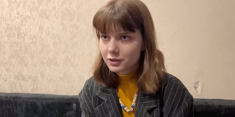 Rusya'da savaş karşıtı paylaşımlar yapan 19 yaşındaki öğrenci için 10 sene hapis cezası isteniyor