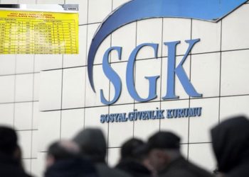 SGK bahçelerine masalar yerleştirildi: EYT için hazırlık var