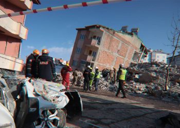 Samsun Valisi açıkladı: Elbistan'da enkaz kaldırma çalışmaları başladı