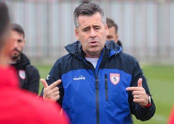 Samsunspor Teknik Direktörü Hüseyin Eroğlu, futbolculara depremzedelere destek çağrısında bulundu