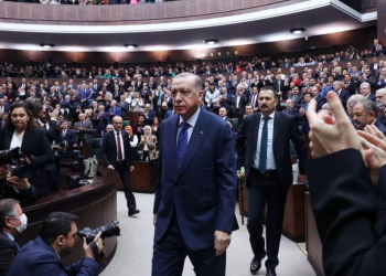 'Saray'ın AKP Genel Merkezi'ne verdiği çok ödev var, bunlar ciddi sorularla dolu'