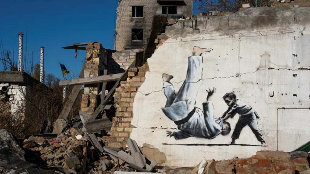 Savaşın yıldönümünde 'direniş hatırası': Ukrayna, Banksy'nin Putin'i 'alaşağı eden' eserinden pul çıkardı