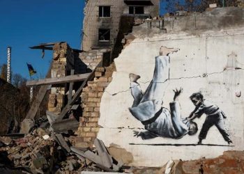 Savaşın yıldönümünde 'direniş hatırası': Ukrayna, Banksy'nin Putin'i 'alaşağı eden' eserinden pul çıkardı