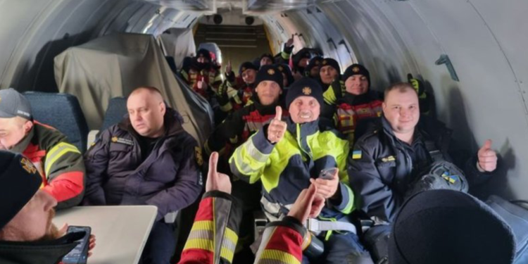 Savaştaki Ukrayna'dan Türkiye'ye 90 kişilik kurtarma ekibi gönderildi