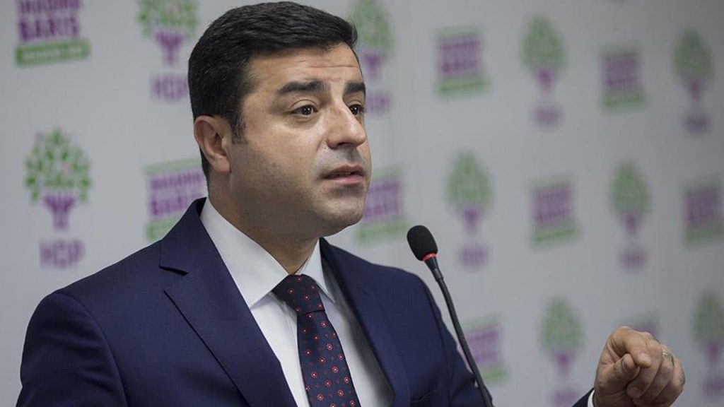 Selahattin Demirtaş'tan Erdoğan'a deprem tepkisi: Siyasi çıkarcılığın ustası olmuş