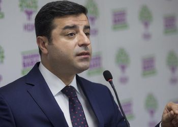 Selahattin Demirtaş'tan Erdoğan'a deprem tepkisi: Siyasi çıkarcılığın ustası olmuş