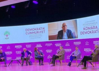 Sırrı Süreyya Önder'den öz eleştiri: Burada, cumhuriyet ile ilişkisi olan her kesime yer verilmiş ama LGBTİ+'lar ıskalanmış