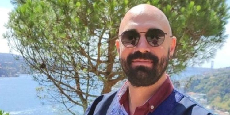 Siyaset bilimci Özgün Emre Koç, 'eleştirel deprem paylaşımları' nedeniyle gözaltına alındı