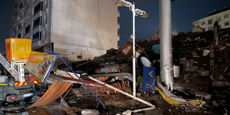 Siyasi parti liderlerinden deprem mesajları