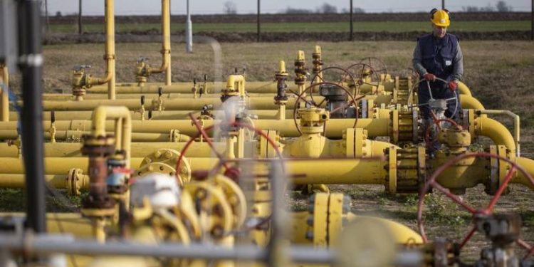 Avrupa'da doğalgaz vadelileri ılıman geçen hava ve Rus gazına alternatif LNG sevkiyatları nedeniyle gerilemesini sürdürerek 17 sonra ilk kez 50 Euro'nun altına geriledi.