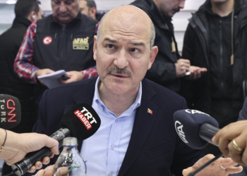 Soylu, 'hükümet istifa' diyen tribünleri tehdit etti: Mesaimizi bölmesinler, isterlerse rahat böleriz