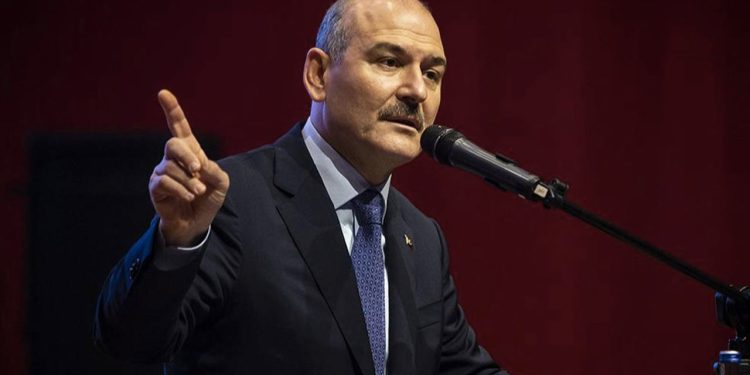 Soylu'dan 'hükümet istifa' diyen tribünlere: Mesaimizi bölmesinler, isterlerse rahat böleriz