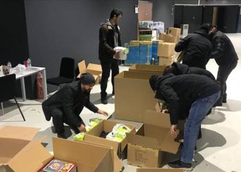 Spor tesisleri, yardım malzemesi toplama merkezi oldu; 20'den fazla TIR, bölgeye gönderildi