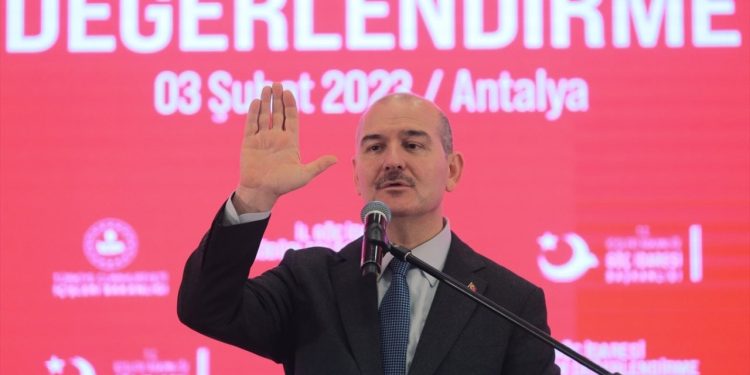 Süleyman Soylu: Amerikan büyükelçisine sesleniyorum, pis ellerini Türkiye'den çek