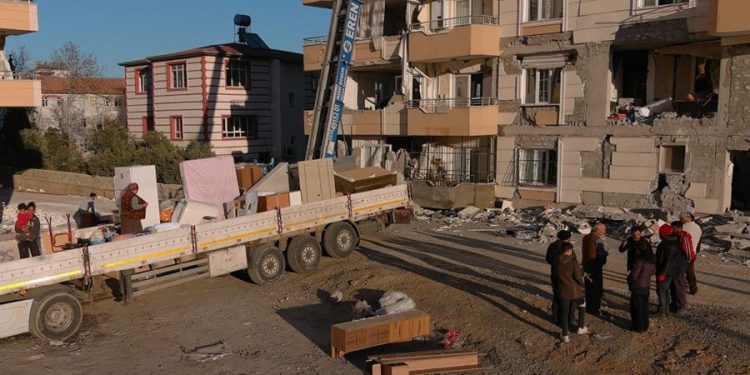 Süleyman Soylu: Ev sahiplerine 5 bin TL, kiracılara 3 bin TL kira yardımı yapılacak