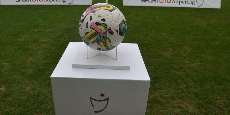 Süper Lig'de erteleme maçlarının hakemleri açıklandı