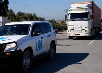 Suriye’ye insani yardım kamyonları geçti