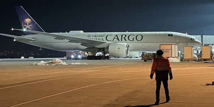 Suudi Arabistan, Türkiye'ye 90 ton yardım taşıyan bir uçak daha gönderdi