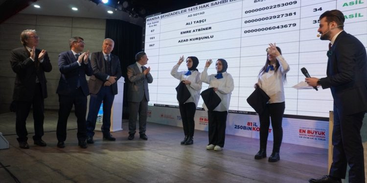 TOKİ'nin arazi projesinde kura çekimi başladı