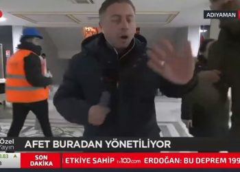 TV100 muhabirinden depremzedeye sansür: Elini itti, mikrofonu sakladı