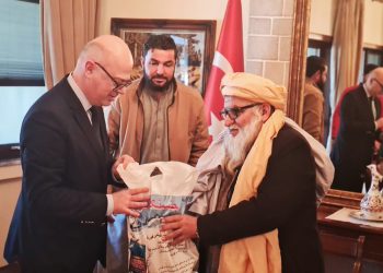 Taliban, Türkiye’ye 50 bin dolarlık deprem yardım parasını poşet içerisinde verdi