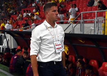 Taraftarlar, insanlığın her şeyden üstün olduğunu gösterdi