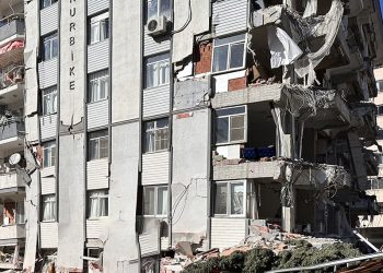 The Telegraph yazdı: Türkiye’deki yeniden inşa çalışmaları 25 yıl kadar sürebilir