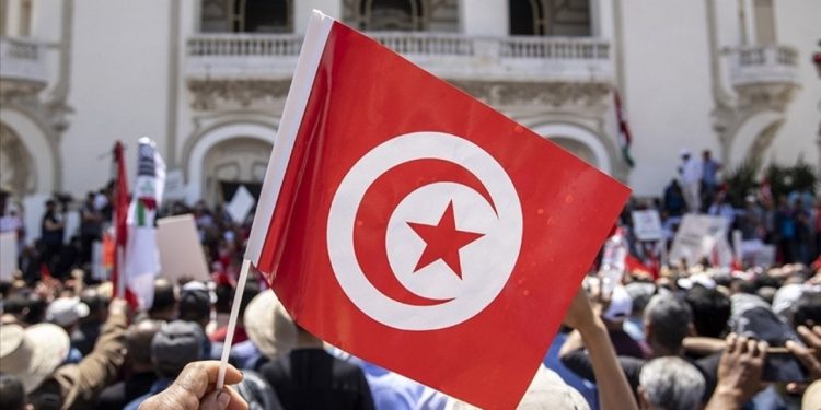 Tunus’ta OHAL 2023 yılı sonuna kadar uzatıldı