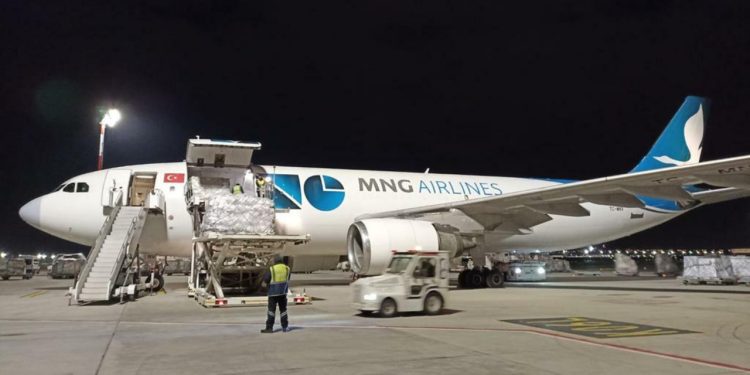 Türk Eczacıları Birliği'nin deprem bölgesindeki TIR ve konteyner sayısı 24'e yükseldi