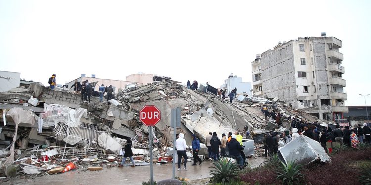 Türkiye iki büyük depremle sarsıldı: İktidar depremle ilgili soru önergesine yanıt vermemiş