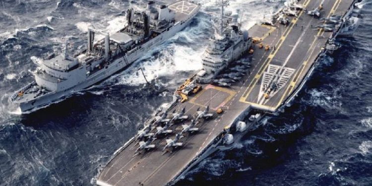 Türkiye'ye girmesi engellenen asbestli uçak gemisi okyanusta batırıldı