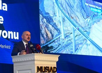 Ulaştırma Bakanı Karaismailoğlu: Atatürk Havalimanı’nı tekrardan işletmek vizyonsuzların işidir