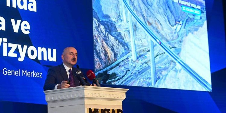 Ulaştırma Bakanı Karaismailoğlu: Atatürk Havalimanı’nı tekrardan işletmek vizyonsuzların işidir