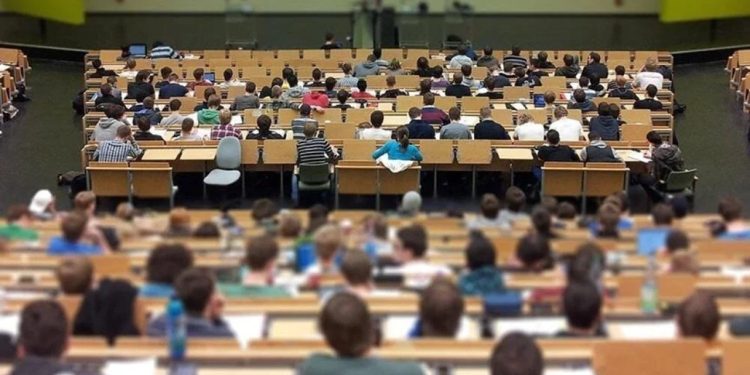 Üniversitelerde uzaktan eğitim kararına siyasi liderlerden tepki