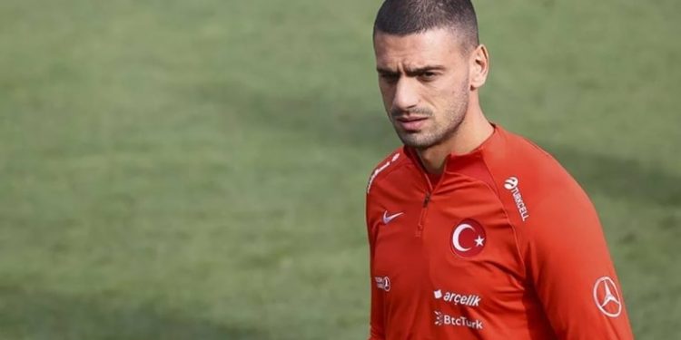Ünlü futbolcudan AFAD’a tepki: İnsanımız kaç saattir göçük altında bekliyor