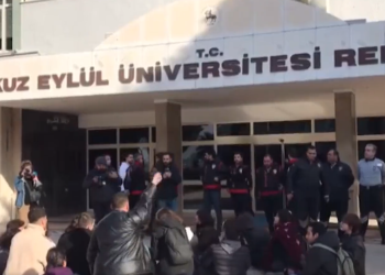 Uzaktan eğitim kararını protesto eden öğrenciler gözaltına alındı