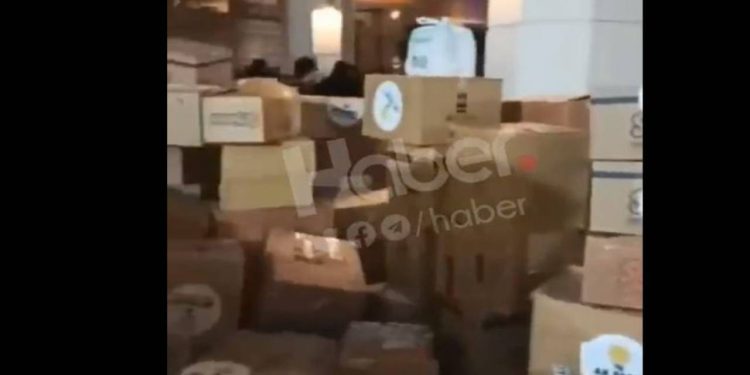 "Vatandaşların gönderdiği yardım kolilerine "AKP" logosu yapıştırıldı" iddiası