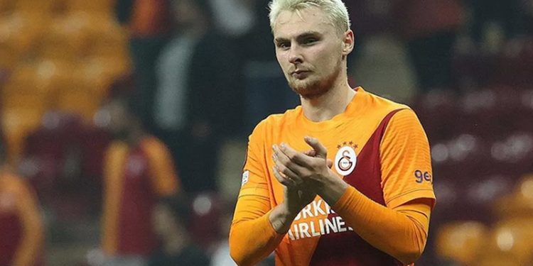 Victor Nelsson'dan Fenerbahçeli taraftara imzalı forma!