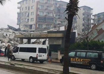 Yaptığı 3 yıllık site yıkılan müteahhitten pişkin savunma: ‘Her yer yıkıldı, benim binam mı mesele’